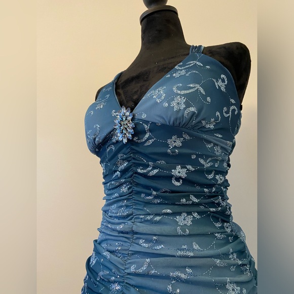 Halter top Cocktail Dress - Picture 3 of 4